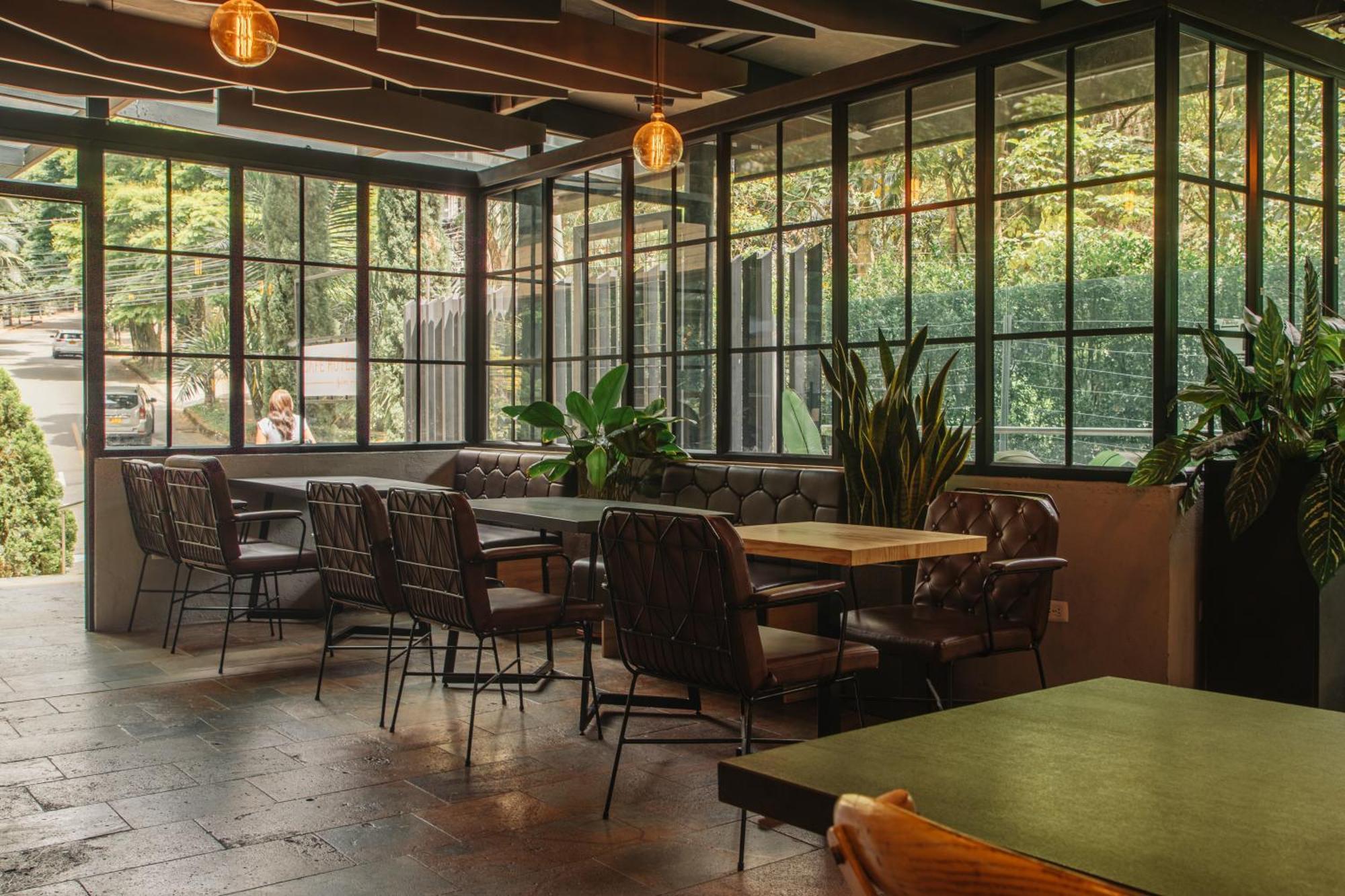 Café Hotel 4*