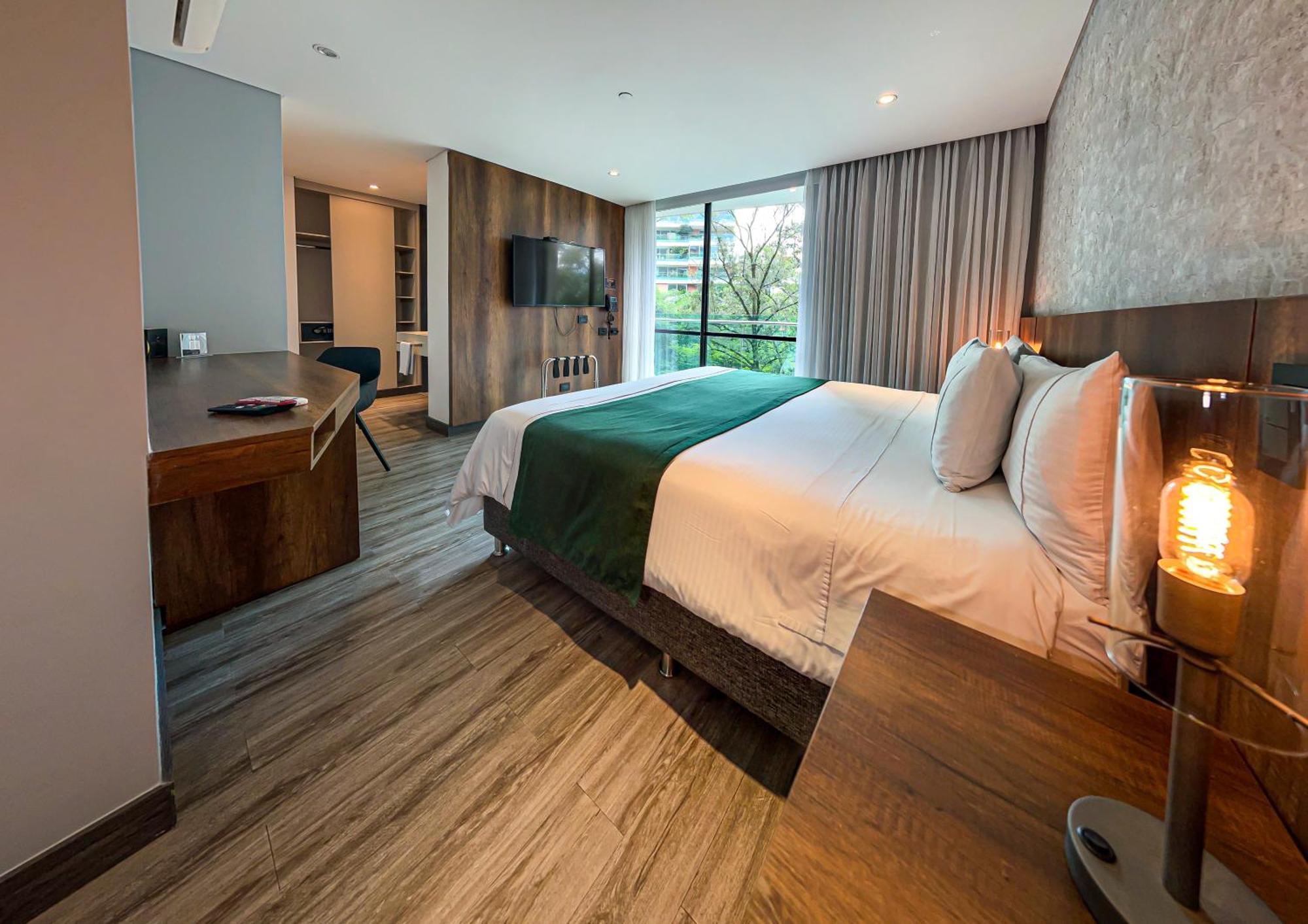 Hotel Café 4*